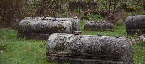 На берегу армянской реки Ехегис сохранилось еврейское кладбище - Sputnik Армения