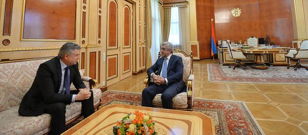 Президент РА Серж Саргсян принял премьер-министра Карена Карапетяна (7 апреля 2018). Ереван Президент РА Серж Саргсян принял премьер-министра Карена Карапетяна (7 апреля 2018). Ереван - Sputnik Արմենիա