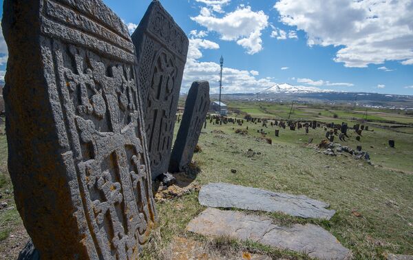Хачкары и надгробные плиты в селе Неркин Геташен - Sputnik Армения