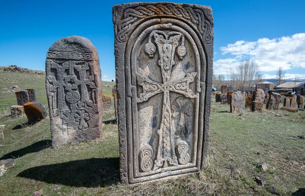 Даже язычники-армяне покойников не сжигали: заменят ли крематории сплошные кладбища? Даже язычники-армяне покойников не сжигали: заменят ли крематории сплошные кладбища? - Sputnik Армения