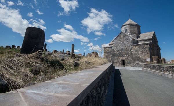 Даже язычники-армяне покойников не сжигали: заменят ли крематории сплошные кладбища? Даже язычники-армяне покойников не сжигали: заменят ли крематории сплошные кладбища? - Sputnik Армения