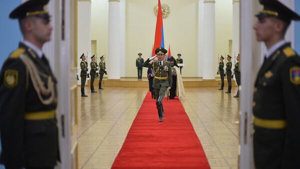 Из резиденции президента РА государственные и духовные символы перемещены в место проведения церемонии инаугурации - Sputnik Արմենիա