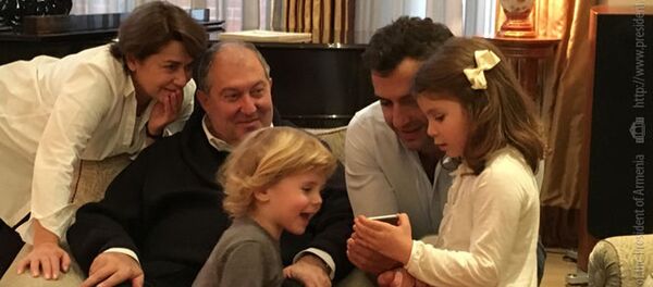 Семья 4-го президента Армении Армена Саркисяна Семья 4-го президента Армении Армена Саркисяна - Sputnik Արմենիա