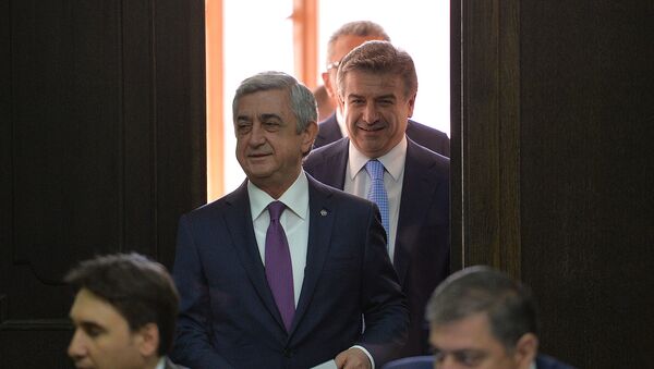Президент и премьер министр Армении Серж Саргсян и Карен Карапетян - Sputnik Армения