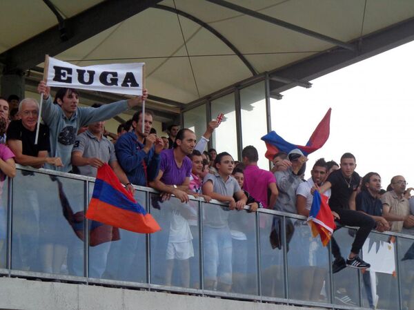 Болельшики футбольного клуба EUGA Ardziv. Марсель, Франция - Sputnik Армения