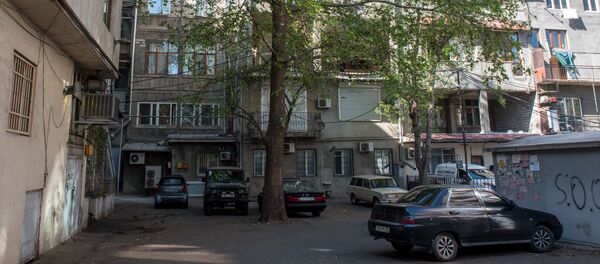 П-образный двор на перекрестке проспекта Маштоца и улицы Пушкина, Ереван - Sputnik Արմենիա