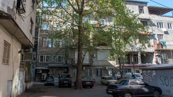 П-образный двор на перекрестке проспекта Маштоца и улицы Пушкина, Ереван - Sputnik Армения