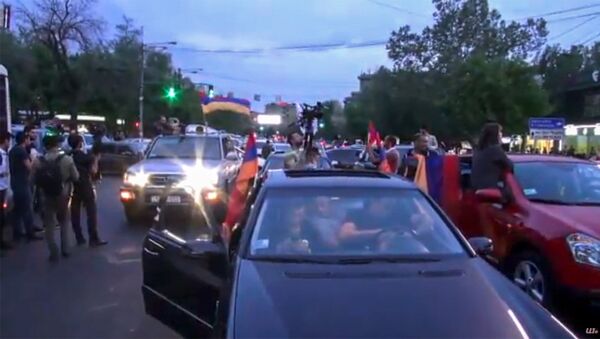 Акция протеста на проспекте Баграмяна (12 апреля 2018). Ереван - Sputnik Армения