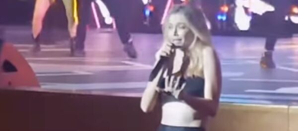 Вера Брежнева упала во время выступления - Sputnik Армения