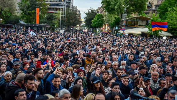 Участники акции протеста Мой Шаг (13 апреля 2018). Площадь Свободы, Ереван - Sputnik Армения