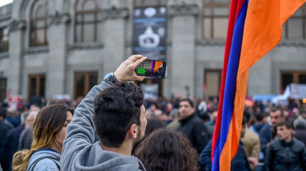 Участники акции протеста Мой Шаг (13 апреля 2018). Площадь Свободы, Ереван - Sputnik Армения