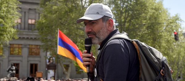 Лидер оппозиционной фракции Елк Никол Пашинян на акции протеста Мой Шаг (14 апреля 2018). Площадь Франции, Ереван - Sputnik Արմենիա