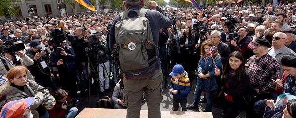 Лидер оппозиционной фракции Елк Никол Пашинян на акции протеста Мой Шаг (14 апреля 2018). Площадь Франции, Ереван Лидер оппозиционной фракции Елк Никол Пашинян на акции протеста Мой Шаг (14 апреля 2018). Площадь Франции, Ереван - Sputnik Արմենիա