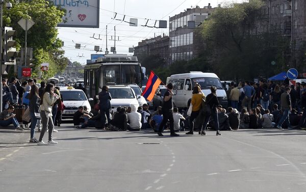 Шествие оппозиции в центре Ереванa - Sputnik Армения