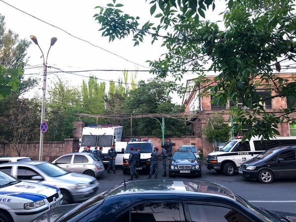 Полицейские на улице Демирчяна (14 апреля 2018). Ереван - Sputnik Армения