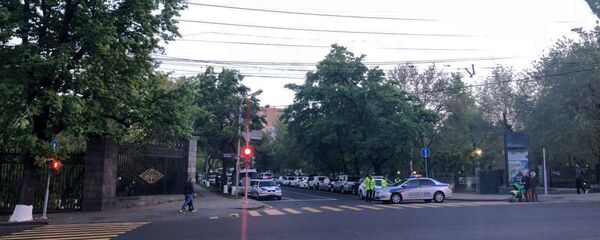 Перекресток проспека Баграмяна и улицы Демирчяна (14 апреля 2018). Ереван - Sputnik Армения