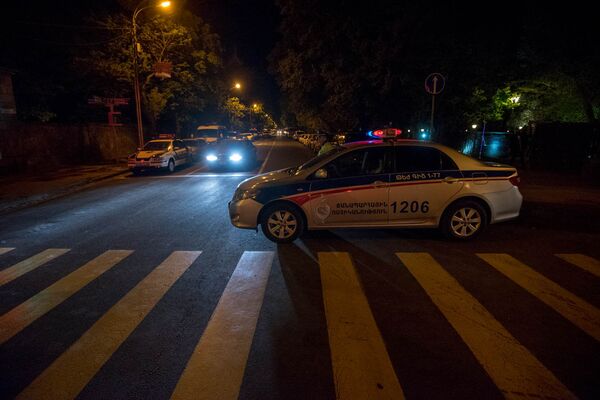 Блокированная улица Демирчяна (14 апреля 2018). Ереван - Sputnik Армения