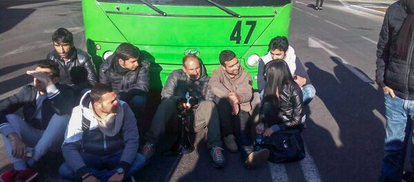 Лидер оппозиционной фракции Елк Никол Пашинян на акции протеста Мой Шаг (16 апреля 2018). Проспект Баграмяна, Ереван - Sputnik Армения