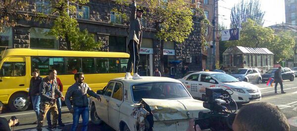 Активисты акции протеста Мой Шаг начали блокировать движение в центре города (16 апреля 2018). Улица Московян, Ереван Активисты акции протеста Мой Шаг начали блокировать движение в центре города (16 апреля 2018). Улица Московян, Ереван - Sputnik Армения