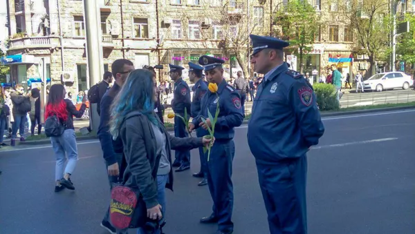 Ситуация на улице Абовяна (16 апреля 2018). Ереван - Sputnik Армения