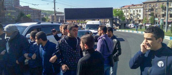 Ситуация на улице Гераци (16 апреля 2018). Ереван - Sputnik Армения