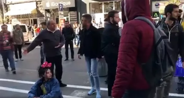 Перекресток проспекта Маштоца и улицы Амирян 16 апреля 2018. Видео Перекресток проспекта Маштоца и улицы Амирян 16 апреля 2018. Видео - Sputnik Армения
