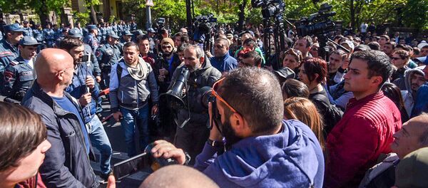 Ситуация на проспекте Баграмян (16 апреля 2018). Ереван Ситуация на проспекте Баграмян (16 апреля 2018). Ереван - Sputnik Արմենիա