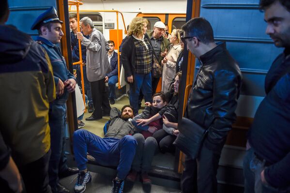 Ситуация на станции метро Еритасардакан (16 апреля 2018). Ереван - Sputnik Армения