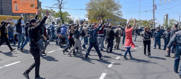 Ситуация на мосту Победа (16 апреля 2018). Ереван - Sputnik Армения