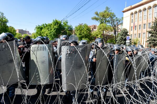 Беспорядки на проспекте Баграмяна (16 апреля 2018) Ереван - Sputnik Армения