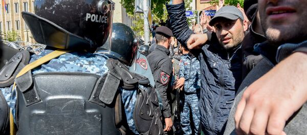 Беспорядки на проспекте Баграмяна (16 апреля 2018) Ереван - Sputnik Армения