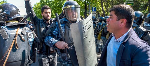 Беспорядки на проспекте Баграмян /16 апреля 2018/ Ереван Беспорядки на проспекте Баграмян /16 апреля 2018/ Ереван - Sputnik Армения