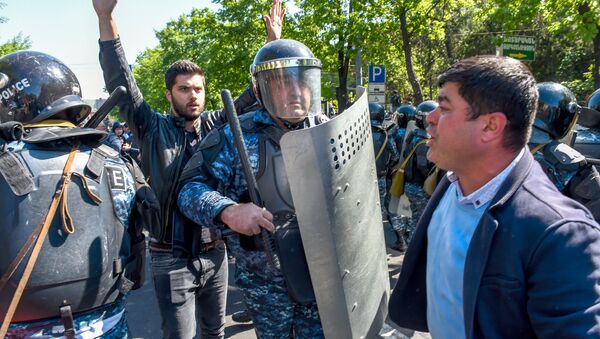 Беспорядки на проспекте Баграмян /16 апреля 2018/ Ереван - Sputnik Армения