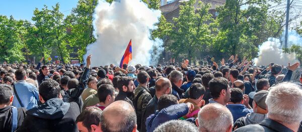 Беспорядки на проспекте Баграмяна (16 апреля 2018). Ереван Беспорядки на проспекте Баграмяна (16 апреля 2018). Ереван - Sputnik Армения