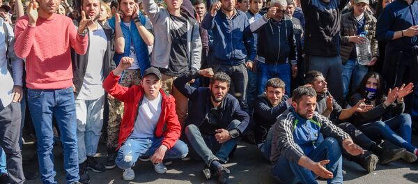 Беспорядки на проспекте Баграмяна (16 апреля 2018). Ереван - Sputnik Армения