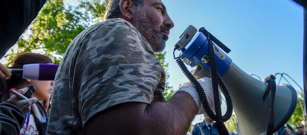 Никол Пашинян вернулся на проспект Баграмяна после выписки из МЦ Наири (16 апреля 2018). Ереван Никол Пашинян вернулся на проспект Баграмяна после выписки из МЦ Наири (16 апреля 2018). Ереван - Sputnik Արմենիա