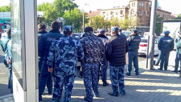Полицейские на улице Абовян (17 апреля 2018). Ереван - Sputnik Արմենիա