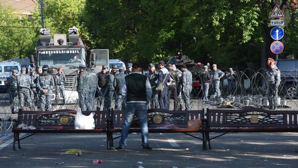 Полицейские на площади Франции (17 апреля 2018). Ереван - Sputnik Армения
