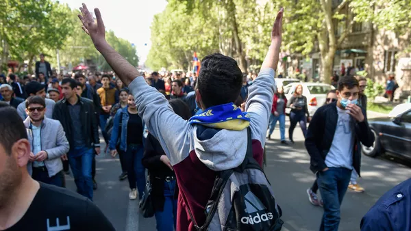 Активисты на улице Тигран Мец (17 апреля 2018). Ереван - Sputnik Армения