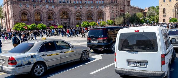 Активисты на площади Республики (17 апреля 2018). Ереван Активисты на площади Республики (17 апреля 2018). Ереван - Sputnik Армения