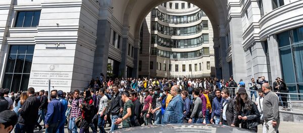 Активисты у Правительственного здания (17 апреля 2018). Ереван - Sputnik Армения