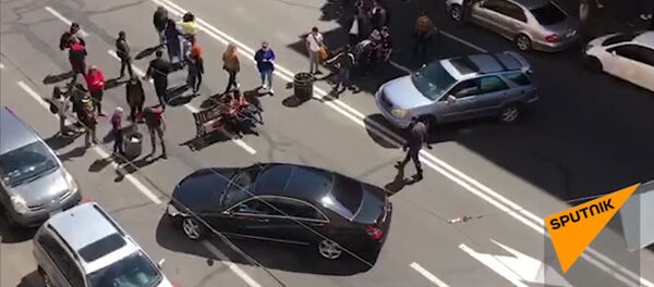 Активисты заблокировали улицу Амирян и заставили развернуться водителей - Sputnik Армения