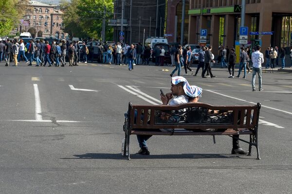 Активисты на площади Шаумяна (17 апреля 2018). Ереван - Sputnik Армения