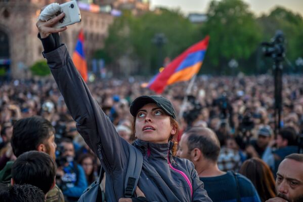 Митинг оппозиции на площади Республики. Лена Назарян (17 апреля 2018). Ереван - Sputnik Армения