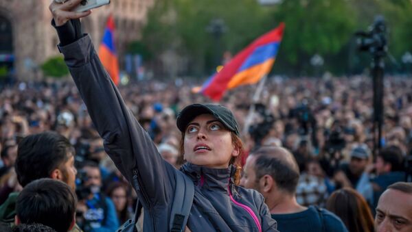 Митинг оппозиции на площади Республики. Анна Акопян (17 апреля 2018). Ереван - Sputnik Արմենիա