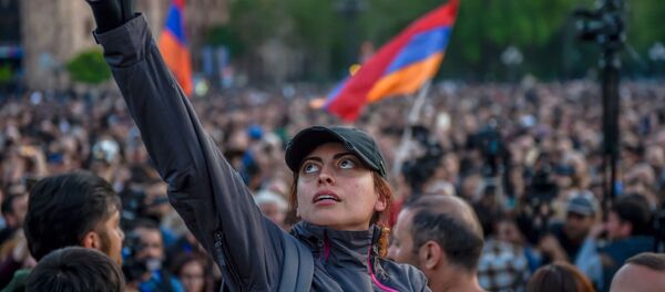 Митинг оппозиции на площади Республики. Анна Акопян (17 апреля 2018). Ереван - Sputnik Армения