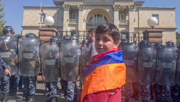 Здание резиденции Премьер-министра Армении (18 апреля 2018). Ереван - Sputnik Արմենիա