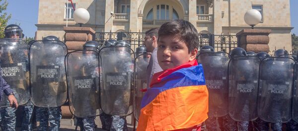 Здание резиденции премьер-министра Армении (18 апреля 2018). Ереван Здание резиденции премьер-министра Армении (18 апреля 2018). Ереван - Sputnik Армения