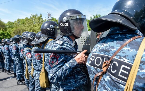 Полицейской кордон на площади Франции (18 апреля 2018). Ереван - Sputnik Армения