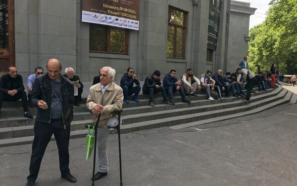 Ситуация около Национальной Филармонии Армении (18 апреля 2018). Ереван - Sputnik Армения